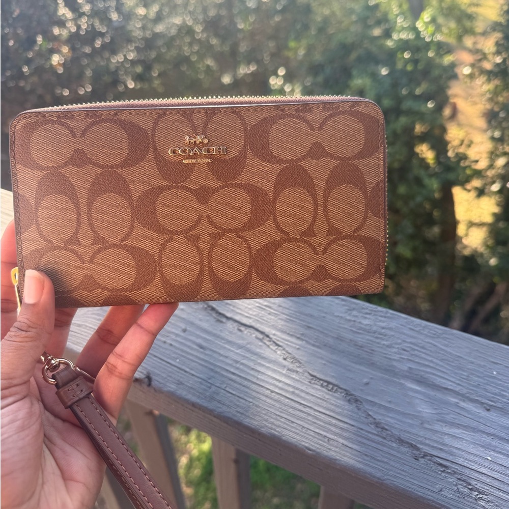 NWT Coach Signature Zip Around Wallet w/ Wristlet Strap – Brown